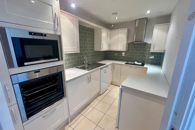 Flat to rent in Taliesin Court, Chandlery Way, Cardiff CF10