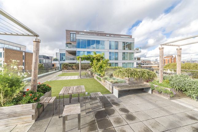 Flat for sale in Blackfriars Road, London