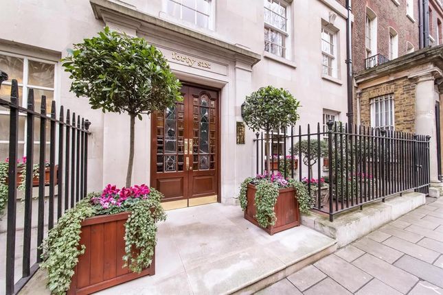 Flat to rent in Upper Grosvenor Street, London