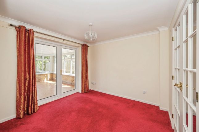 11, Stewart Close, Burton-on-Trent photo 4