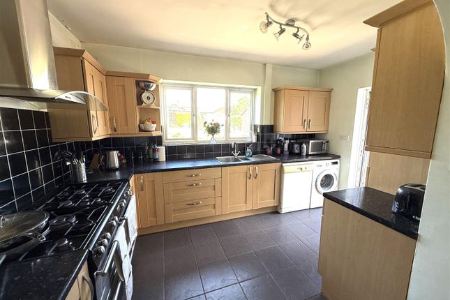 45, Dovedale Crescent, Belper photo 3