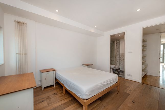 Duplex to rent in City Road, London