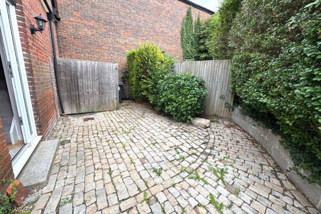 2, The Coach House, Princes Risborough photo 2