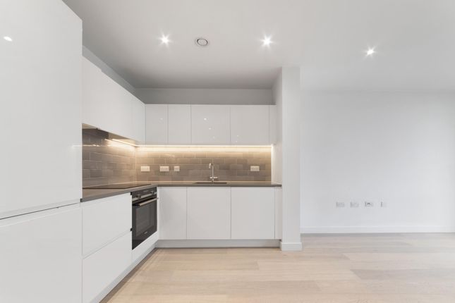 Flat for sale in Carrick House, Royal Wharf, London