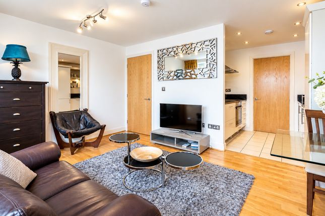 Lombard Road, Battersea photo 3