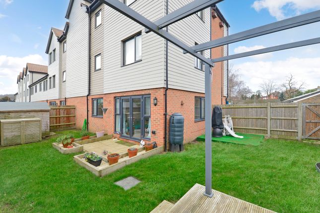 2 Bedroom flats and apartments for sale in Godalming - Zoopla