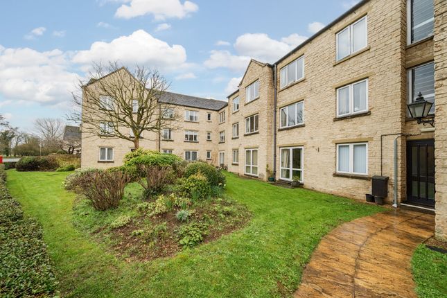 Thumbnail Flat for sale in Windrush Court, Witney, Oxfordshire