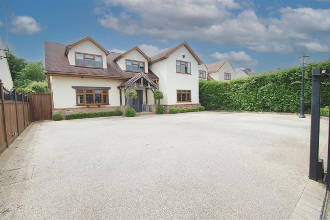 Thumbnail Detached house for sale in Gardiners Lane North, Crays Hill, Billericay