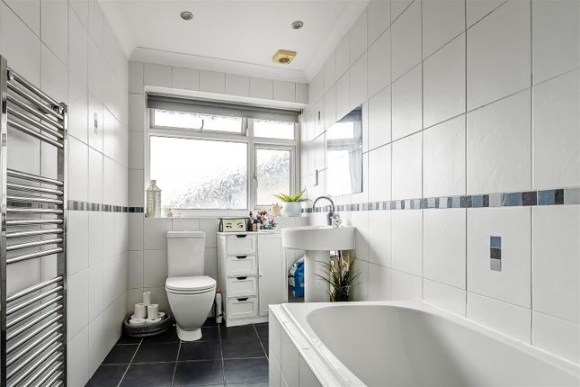 10a, Woodlodge, Woodfield Lane, Ashtead photo 2
