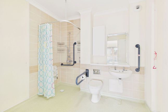 Leggyfield Court,41, Redford Avenue, Horsham photo 5
