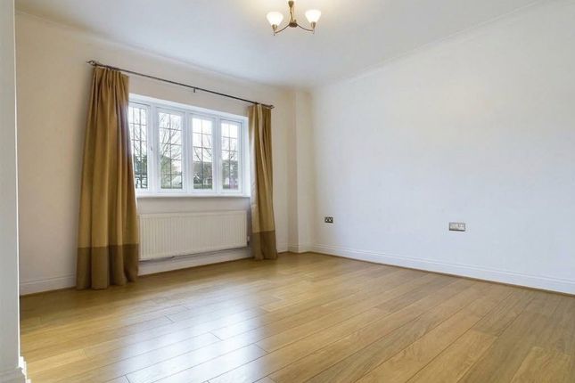 Flat 1, Old Orchard,, Shoppenhangers Road, Maidenhead photo 4