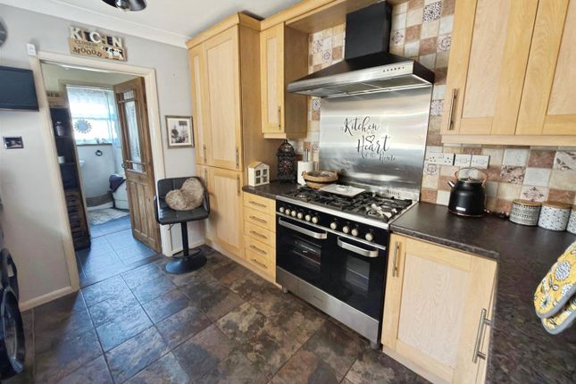 99, Worthing Road, Lowestoft photo 4