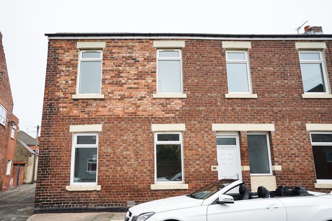 2 bed end terrace house to rent in Laet Street, North Shields NE29