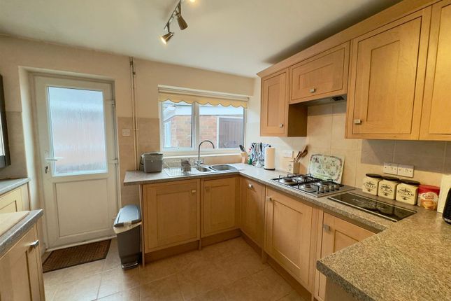 3, Andrews Close, Fleet photo 3