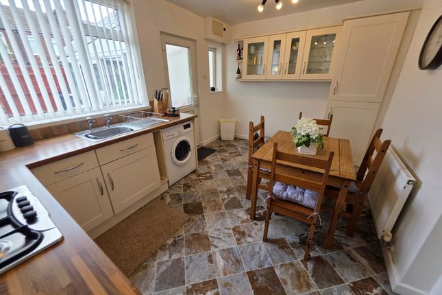 8 Cecil Avenue, Doncaster photo 4