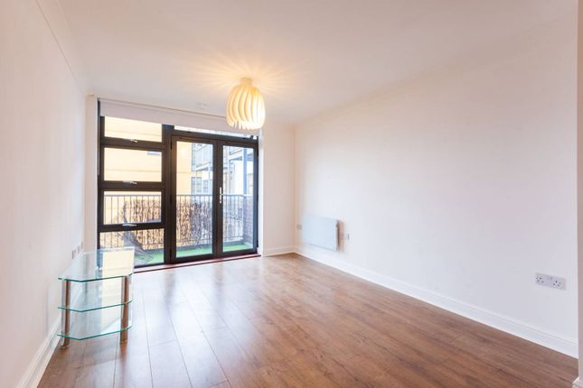 Thumbnail Flat to rent in Maltings Close, Tower Hamlets, London