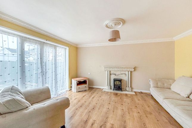 59, Topcliffe Garth, Hull photo 2