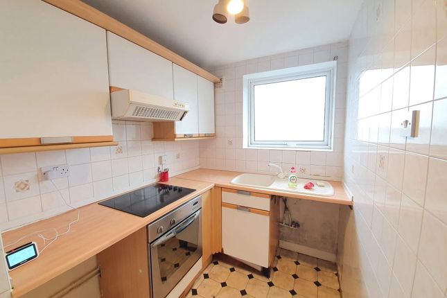 3, Langbay Court, Coventry photo 5