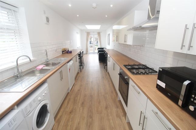 7-bed house on Minny Street, Cardiff, £4,550/mo