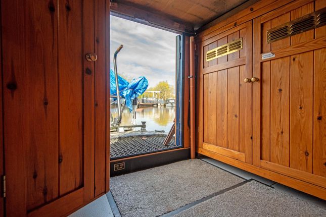 Houseboat for sale in Lord Street, Leigh