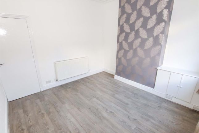 33, Alastair Road, Stoke-On-Trent photo 3
