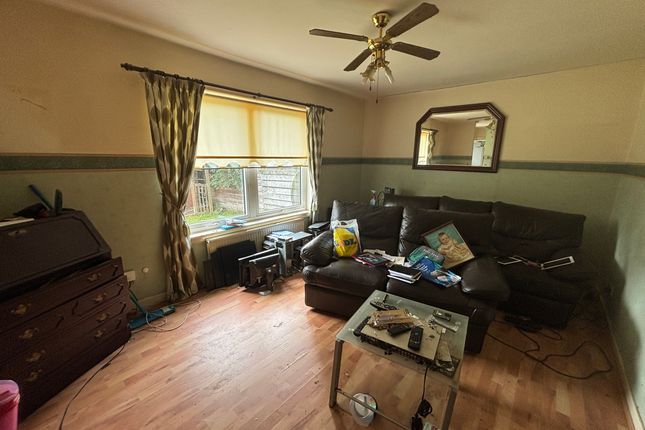 35 Ladeside Road, Bathgate photo 4
