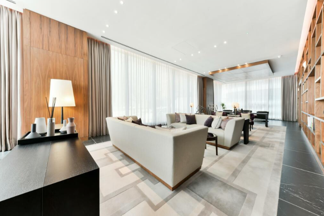 Flat for sale in Sugar Quay, Lower Thames Street, City, London