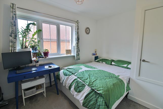 8, Stone Road, Waterlooville photo 4