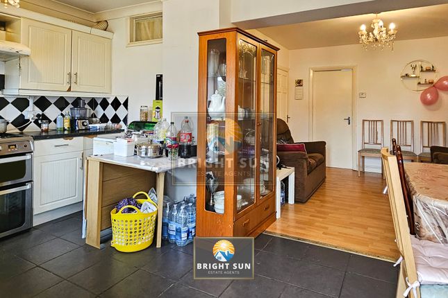Terraced house for sale in Marlow Gardens, Hayes