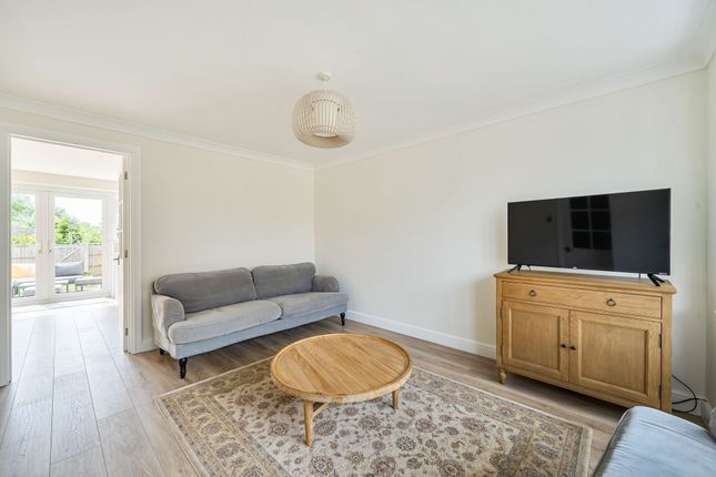 35 Blackthorn Close, Winchester photo 4