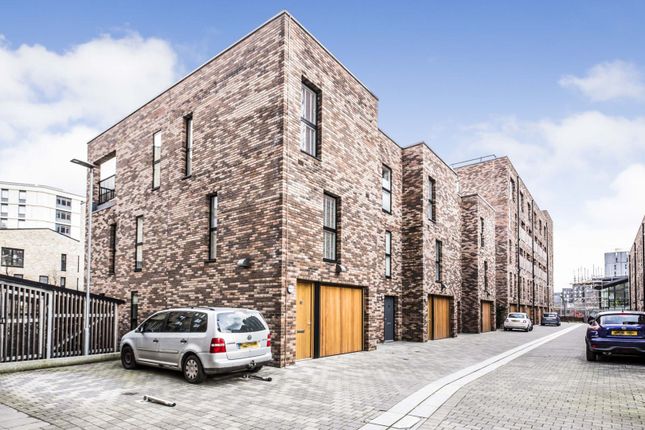 Flat for sale in 27 Lockgate Mews, Manchester