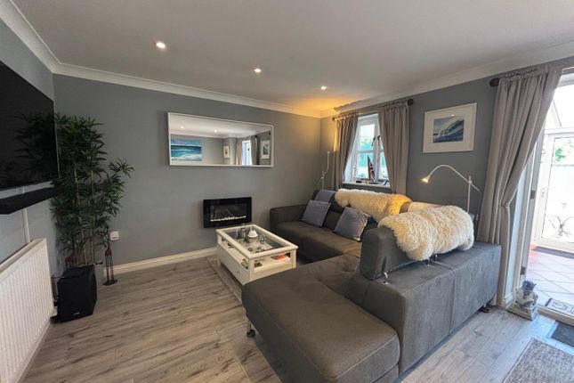 8, Woodman Court, Shaftesbury photo 3