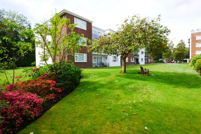 Flat to rent in The Avenue, Westbourne, Poole