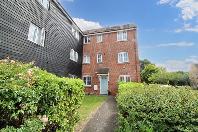 Flat for sale in Hubbards Close, Uxbridge