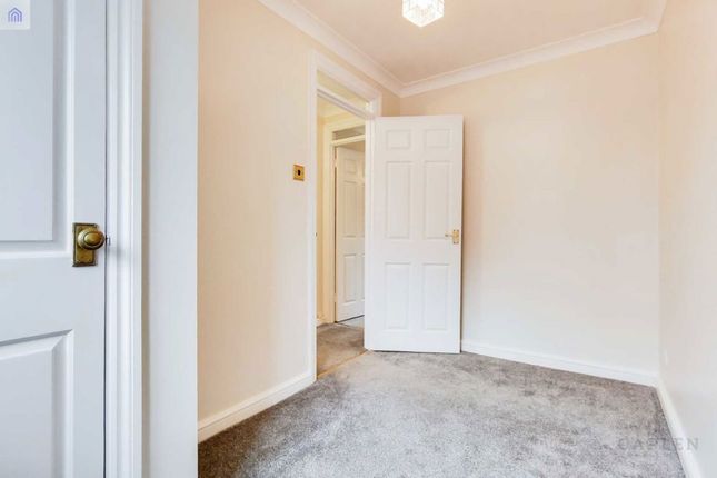 22, Cascade Road, Buckhurst Hill photo 5