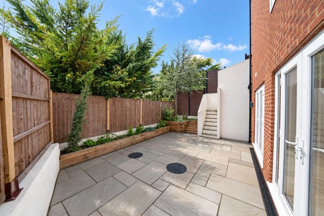 28 Beaumayes Close, Hemel Hempstead photo 3