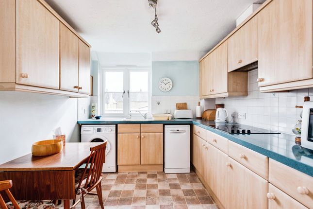 Flat for sale in High Street, Witney