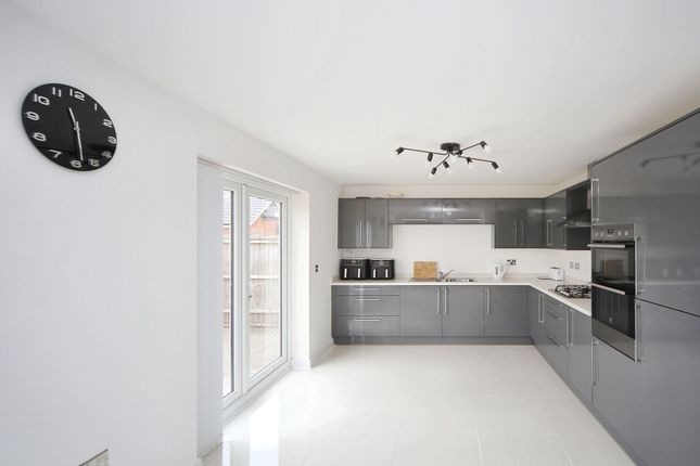 14 Rosebay Gardens, Wigan photo 4