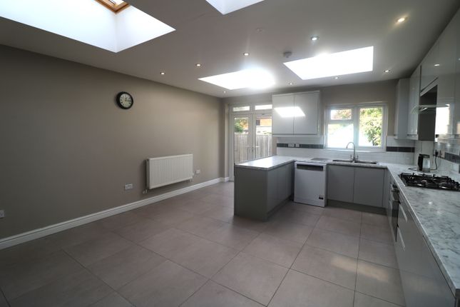 326, Galpins Road, Thornton Heath photo 2