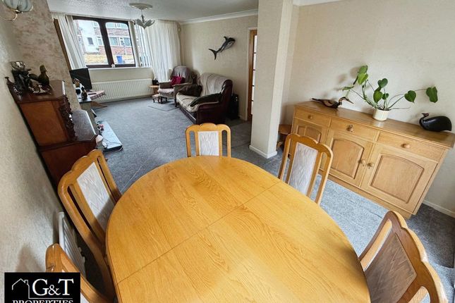 29 The Plantation, Brierley Hill photo 3