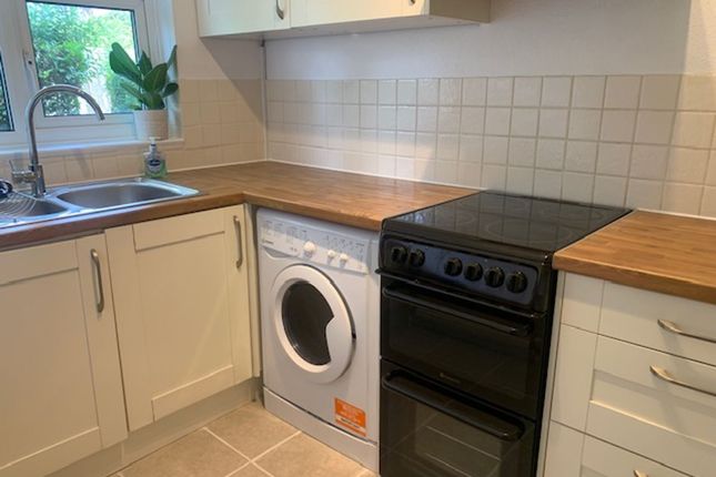 27 Tudor Close, East Grinstead photo 2