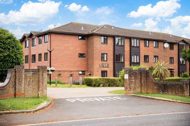 Thumbnail Flat for sale in Brighton Road, Crawley