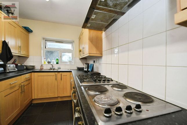 85, Chatsworth Crescent, Hounslow photo 3