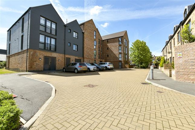 Nailsworth Crescent, Merstham photo 2
