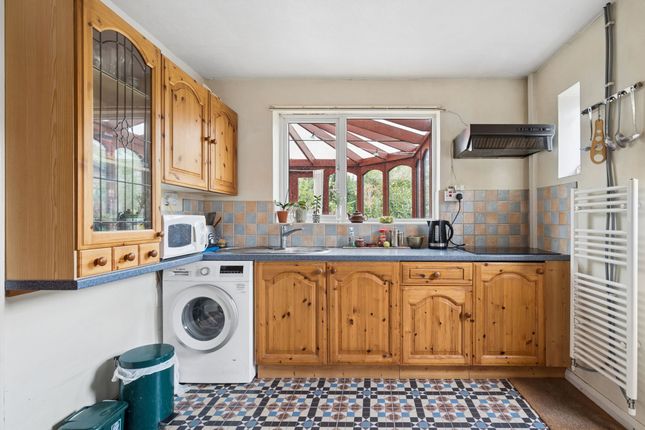 35 Farm Way, Bushey photo 3