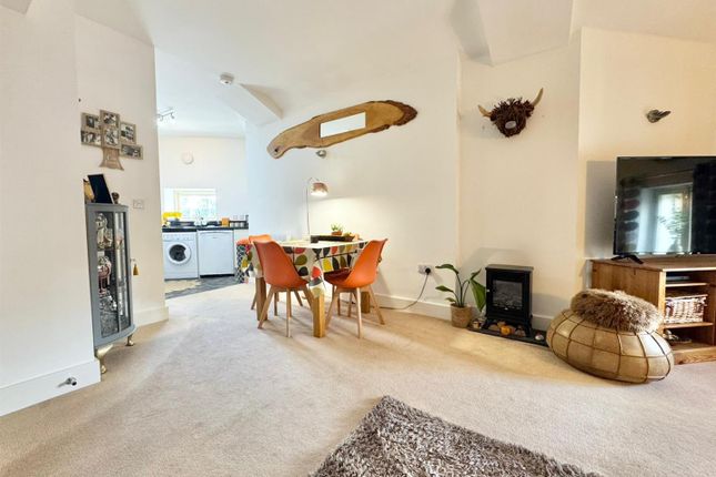 Flat 7, 20, Perreyman Square, Tiverton photo 2