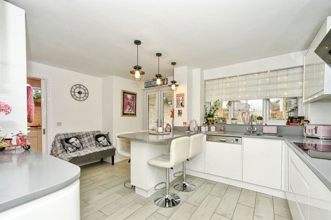 86, Sevenfields, SWINDON photo 3