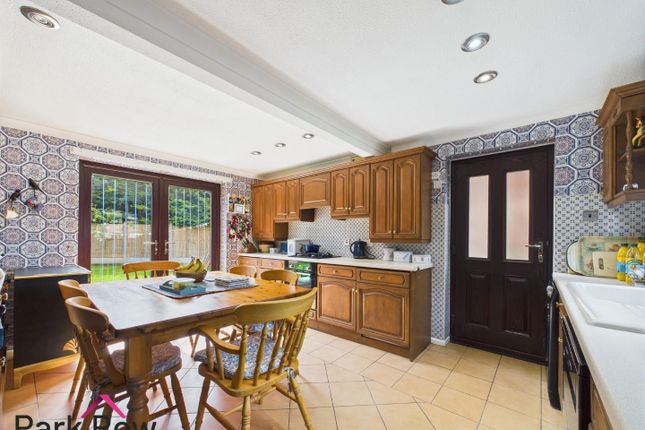 33, Pasture Way, Leeds photo 4