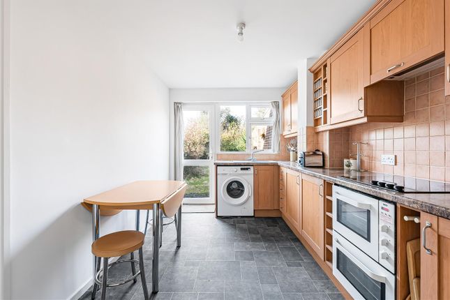 12, Desborough Close, Bengeo photo 4