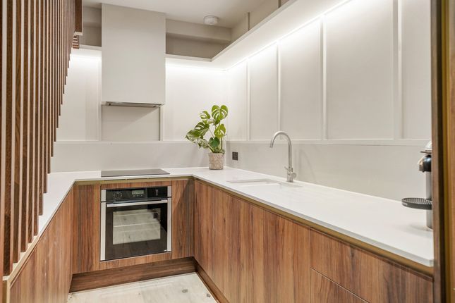 Flat 1, 2, Beaufort Gardens, London photo 3